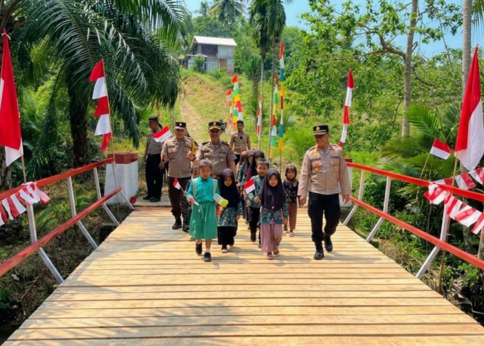 Buka Akses DKI - Dusun Pancasila, Kapolres Kaur Resmikan Jembatan Merah Putih Kelima 