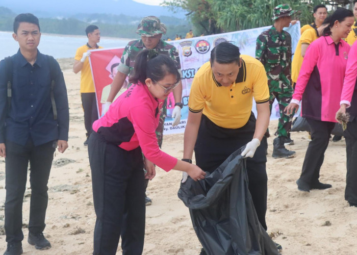 Bersih Wisata Pantai Jadi Program Baru TNI dan Polri 