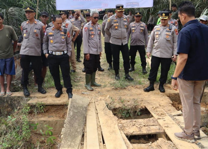 Jembatan Warga Rusak, Kapolres Bengkulu Selatan Turun Tangan: Papan Lapuk Diganti