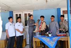 Dapat Bantuan Kaki Palsu, Siswa SMAN 1 Kaur Tambah Semangat Sekolah, Ini Pesan Bupati Gusril 