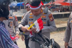 Kobarkan Semangat Kemerdekaan HUT RI ke-81, Kapolres Kaur Bagikan Bendera Merah Putih 