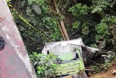 Rem Diduga Blong, Sopir Tronton Hino Asal Subang Tewas Usai Terjun ke Sungai di Manula