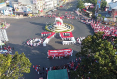 Kirab Merah Putih, Warga Bengkulu  Telusuri Kisah Soekarno-Fatmawati