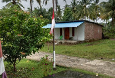 Bupati Kaur Wafat, Camat Instruksikan Kades dan Masyarakat Pasang Bendera Setengah Tiang 