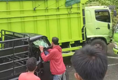 Di Kaur Longsor Sebabkan Macet, Fuso dan Carry Senggol-Senggolan