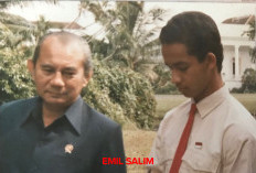 Sosok Emil Salim Pejabat Negara Anti Korupsi, Pilih Hidup Sederhana, dan Tidak Tergoda Sogokan