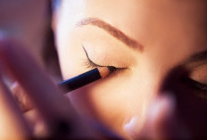 Panik Karena Eyeliner Terlalu Tebal, Tenang Ini Tips Ampuh Mengatasinya