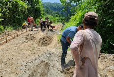 Tiga Hari Masyarakat Penyandingan Bangun Jalan Kabupaten Secara Swadaya