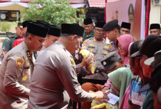 Kapolda Bengkulu Saluran Ratusan Paket  Sembako, Pesannya Bikin Pedagang Merinding