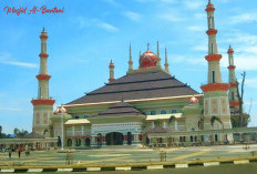Masjid Raya Al-Bantani Atap limas Tumpang Tiga