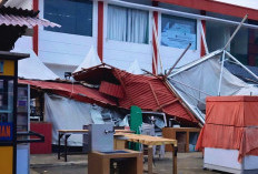Badai, Lapak 5 Pedagang di Central Kuliner Rusak Atap Beterbangan 