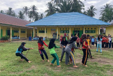 Semarakkan HUT RI, SMPN 19 Kaur  Gelar Lomba Tarik Tambang