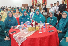 Khairunnisa Helmi Lantik Pengurus Tim PKK BS, Helmi Tantang Bupati Terbitkan SE Larangan Cerai 