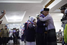 Lepas 136 JCH Asal Bengkulu Selatan, Bupati Gusnan : Harus Saling Jaga dan Saling Bantu Saat di Mekkah