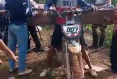 Minim Fasilitas Kesehatan, Warga  Kedataran Dievakuasi dengan Kotak 