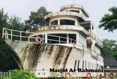 5 Masjid Unik di Jawa Timur, Bangunan Mirip Kapal Pesiar