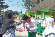 SKL 80 Siswa Kelas VI MIN 1 Kaur Dibagikan, Suasana Penuh Haru 