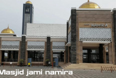 4 Masjid Terindah di Jatim,  Kiswah Ka'bah di Mihrab Imam