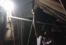 Rumah Bantuan BAZNAS Rusak Dihantam Kabel Listrik, Warga Soroti Kelalaian Jaringan PLN