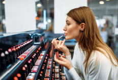 AWAS TERTULAR KUMAN! Ini Deretan Tips Aman Mencoba Tester Makeup!