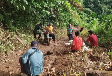 Warga Suka Jaya Goro Perbaikan Jalan Menuju Sentral Perkebunan 