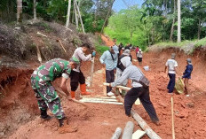 Warga Sinar Mulya Perbaiki Jalan Swadaya, BPD: Ini Bentuk Protes ke Pemerintah