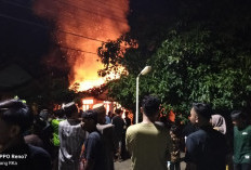 BREAKING NEWS! Rumah Warga Kaur Hangus Terbakar, Mana Mobil Damkar?