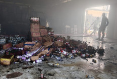Kebakaran Gudang Distributor Makanan di  Bengkulu, Satu Mobil Hangus Dilalap Api
