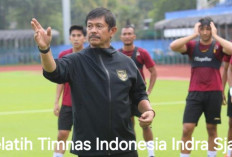 Netizen Minta Indra Sjafri Latih Timnas Indonesia Senior, Jawabannya Berkelas