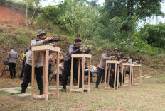 Polres Kaur Tingkatkan Profesionalitas Menembak Personel