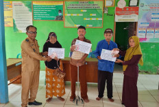 Pemdes Bukit Indah Salurkan BLT-DD Tahap I kepada 11 KPM