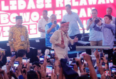 MENGEJUTKAN! Prabowo Kenalkan Sekretaris Pribadinya, Perhatikan Identitasnya