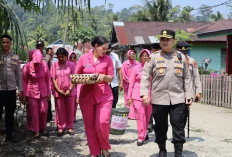 Bhayangkari Peduli Sambangi Warga Kurang Mampu di Bengkulu Selatan, Lima Keluarga Dapat Bantuan