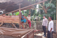 Pantau Pembangunan Desa, Anggota Polsek Padang Guci Hulu Turun ke Lapangan