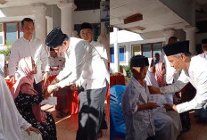 Potong Dua Ekor Hewan Kurban, Bupati dan Wabup Kaur Serahkan Santunan ke 100 Masyarakat