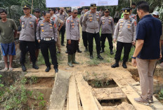 Jembatan Warga Rusak, Kapolres Bengkulu Selatan Turun Tangan: Papan Lapuk Diganti