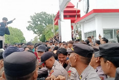 KECEWA! Mahasiswa dan Masyarakat Bengkulu Gelar Demo Krisis BBM dan Kenaikan Pajak 