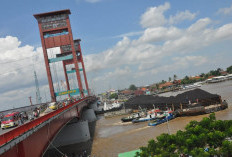 Tongkang Batubara Tabrak Terminal dan Dermaga di Sungai Musi Palembang, Inilah Penyebabnya