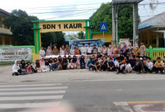 SDN 1 Kaur Berbagi Takjil, Kepsek: Menumbuhkan Rasa Berbagai Sejak Dini