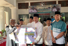 Salur Bantuan, Simak Pesan Penting Bupati Gusril Kepada Pengurus Masjid Al-Istiqomah