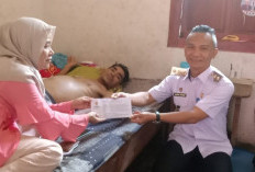 Serahkan Bantuan Sosial untuk Warga Penderita Penyakit Liver, Wabup Hamid : Sudah Komitmen Pemda Kaur