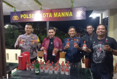 Baru Dua Hari Kerja, Polsek Kota Manna Sita Puluhan Botol Miras dan Tuak, Pemilik Warem Kalang Kabut