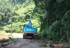 Drainase Mampet, Kades Muara Dua Turunkan Excavator