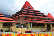 Aturan Masjid Kesultanan Ternate Salat Wajib Pakai Kopiah, Inilah Daya Tarik Bagi Musafir