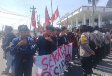 Tolak RUU TNI di Gedung DPRD Provinsi Bengkulu,  Massa Aksi Tuai Kekecewaan 