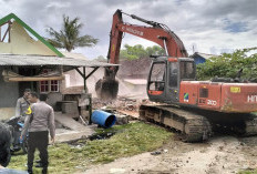 BREAKING NEWS!! Sebanyak 33 Rumah Warga Dibongkar Menggunakan Excavator