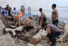 Pantai Pasar Bawah Disulap Lebih Bersih, Polres Bengkulu Selatan Ajak Masyarakat Bergerak