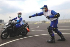 MUDAH SEKALI! Begini 7 Cara Belajar Mengendarai Motor Matic Agar Seimbang