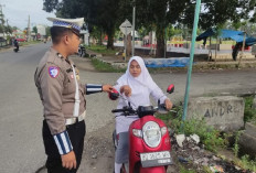 Pelajar Tak Pakai Helm, Satlantas Polres Kaur Berikan Edukasi Lalu Lintas
