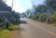 Kompak! Warga Tanjung Aur 1 Bersihkan Desa, Kades: Lingkungan Bersih Kunci Hidup Sehat